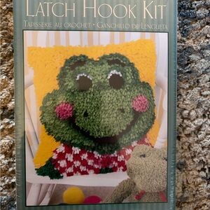 Frog Latch Hook Kit - Green and Yellow